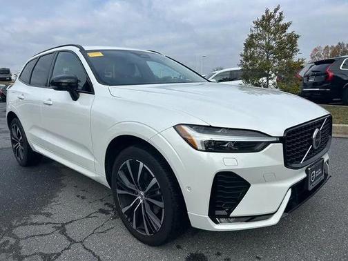 2023 Volvo XC60 Plus Dark Theme