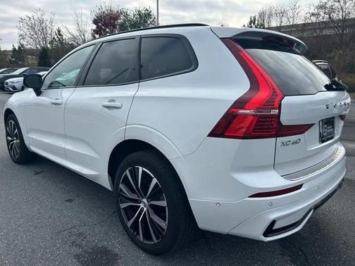 2023 Volvo XC60 Plus Dark Theme