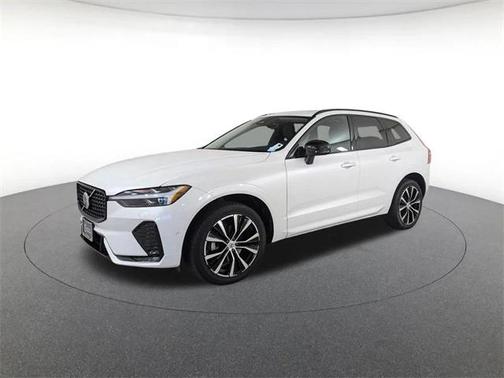 2023 Volvo XC60 Plus Dark Theme