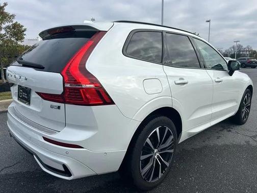 2023 Volvo XC60 Plus Dark Theme