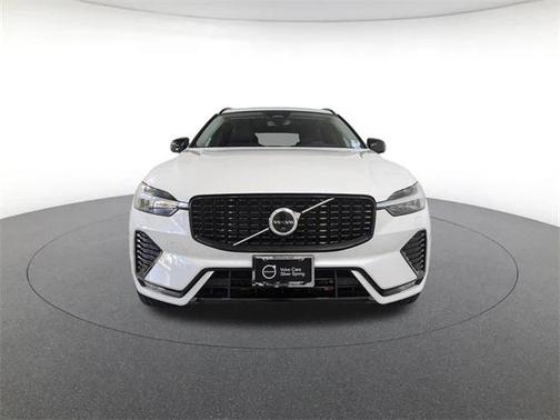 2023 Volvo XC60 Plus Dark Theme