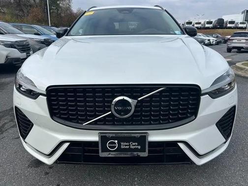 2023 Volvo XC60 Plus Dark Theme