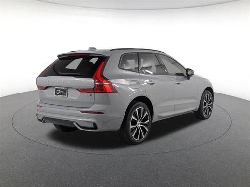 2024 Volvo XC60 B5 Ultimate Dark Theme
