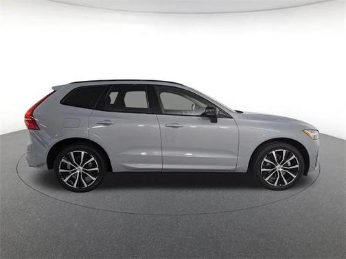 2024 Volvo XC60 B5 Ultimate Dark Theme