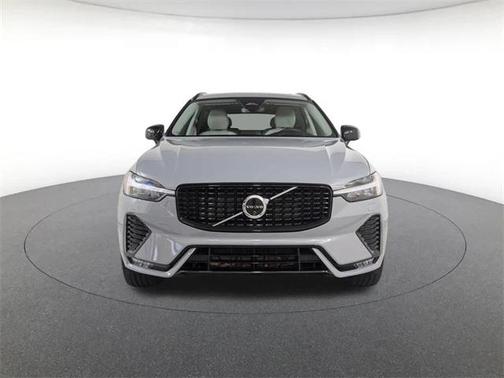 2024 Volvo XC60 B5 Ultimate Dark Theme