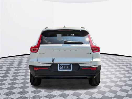 2025 Volvo XC40 B5 Plus Dark Theme