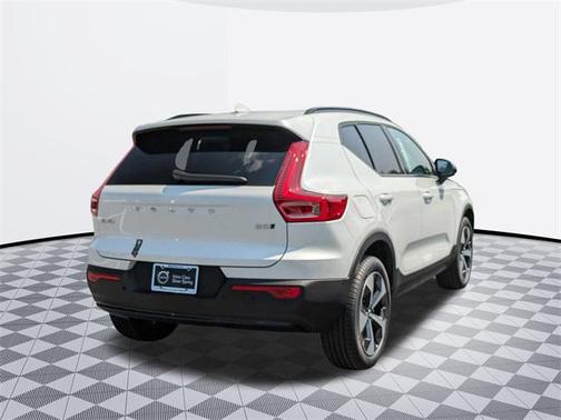 2025 Volvo XC40 B5 Plus Dark Theme