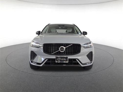 2025 Volvo XC60 Plus