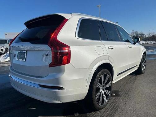 2024 Volvo XC90 B6 Plus Bright Theme 6-Seater