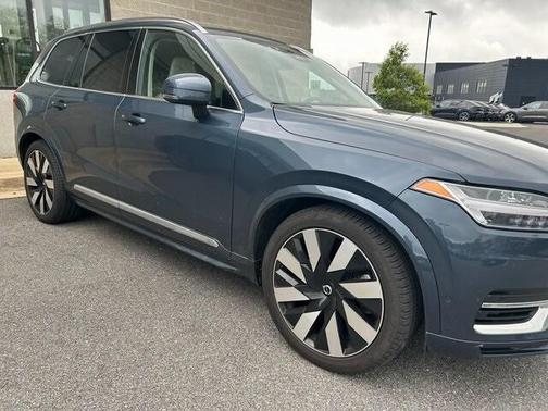 2023 Volvo XC90 Recharge Plug-In Hybrid T8 Ultimate Bright Theme 7-Seater
