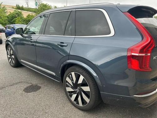 2023 Volvo XC90 Recharge Plug-In Hybrid T8 Ultimate Bright Theme 7-Seater
