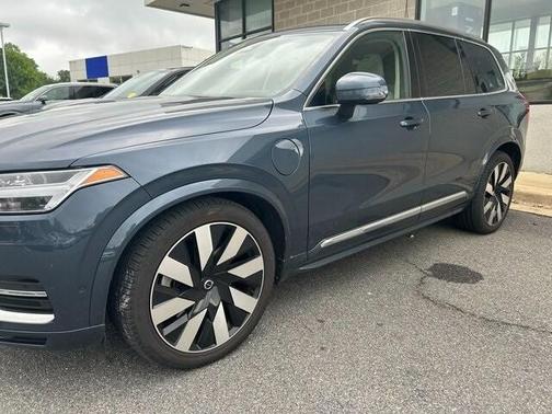 2023 Volvo XC90 Recharge Plug-In Hybrid T8 Ultimate Bright Theme 7-Seater
