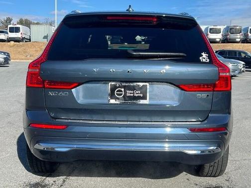 2023 Volvo XC60 B5 Ultimate Bright Theme