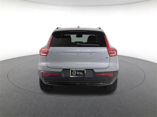 2026 Volvo XC40 Plus, B5 AWD Gas (mild hybrid), Dark