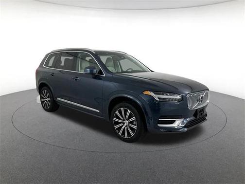 2025 Volvo XC90 B5 Plus