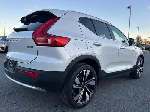 2023 Volvo XC40 B5 Plus Bright Theme