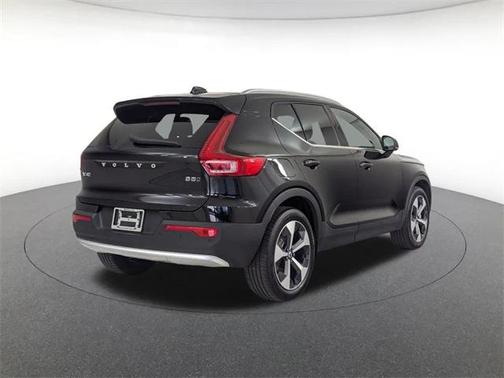 2025 Volvo XC40 B5 Core Bright Theme