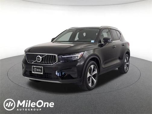2025 Volvo XC40 B5 Core Bright Theme