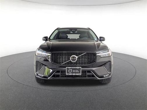 2025 Volvo XC60 B5 Core
