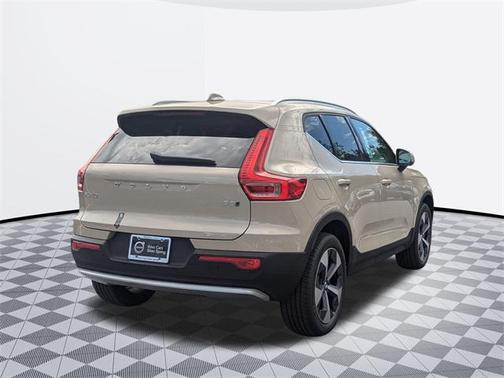 2025 Volvo XC40 B5 Plus Bright Theme