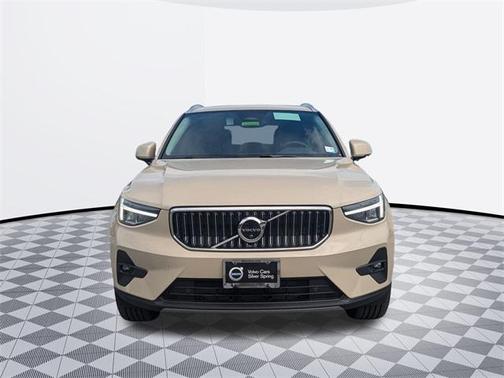 2025 Volvo XC40 B5 Plus Bright Theme