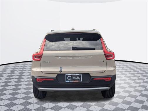 2025 Volvo XC40 B5 Plus Bright Theme