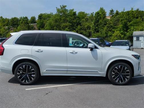 2025 Volvo XC90 B5 Ultra 6-Seater