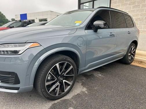 2023 Volvo XC90 Recharge Plug-In Hybrid T8 Ultimate Dark Theme 7-Seater