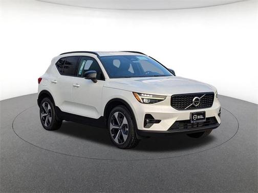 2026 Volvo XC40 B5 Plus