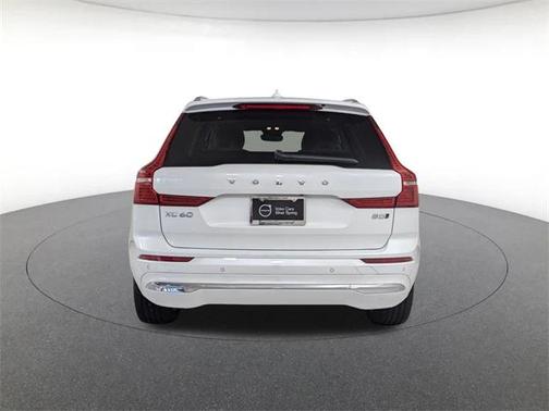 2023 Volvo XC60 B5 Ultimate Bright Theme