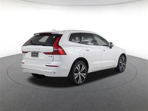 2023 Volvo XC60 B5 Ultimate Bright Theme