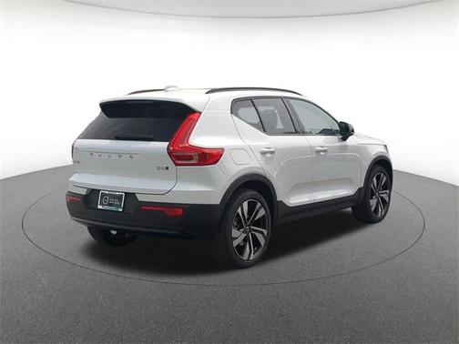 2025 Volvo XC40 B5 Ultra Dark Theme