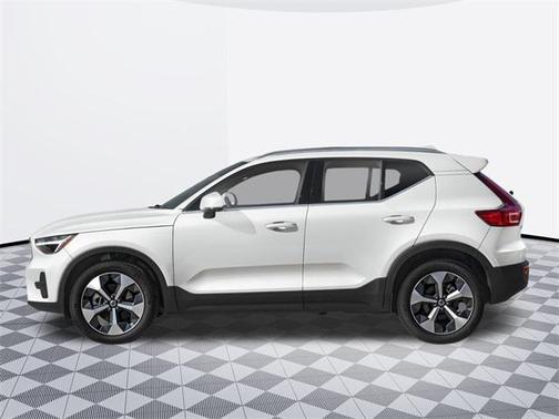 2025 Volvo XC40 B5 Ultra Dark Theme