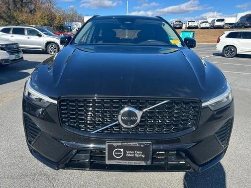 2023 Volvo XC60 Plus Dark Theme