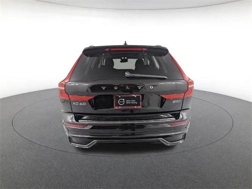 2023 Volvo XC60 Plus Dark Theme