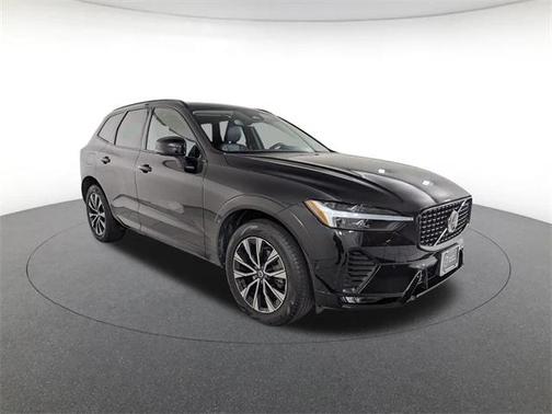 2023 Volvo XC60 Plus Dark Theme