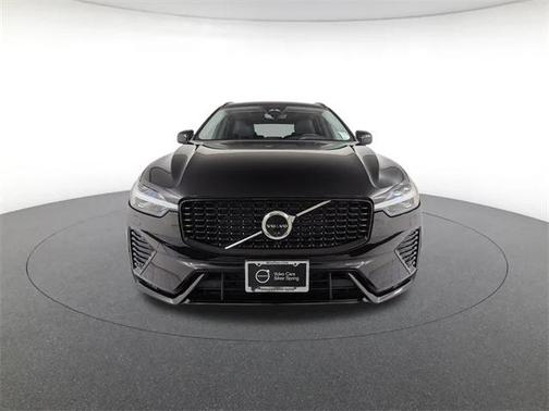 2023 Volvo XC60 Plus Dark Theme