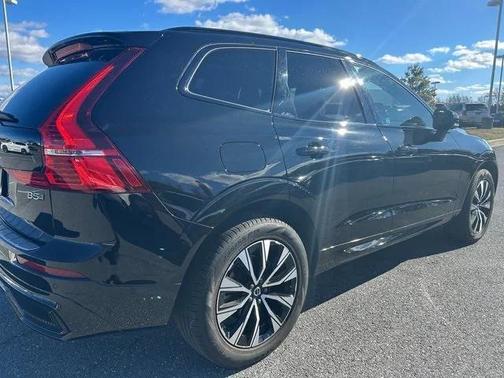 2023 Volvo XC60 Plus Dark Theme