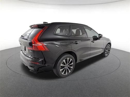 2023 Volvo XC60 Plus Dark Theme