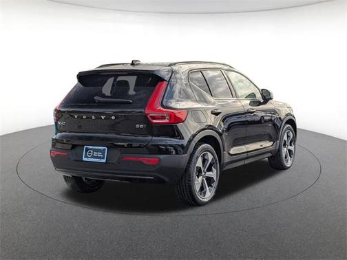 2025 Volvo XC40 B5 Plus Dark Theme