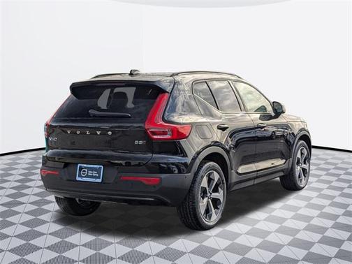 2025 Volvo XC40 B5 Plus Dark Theme