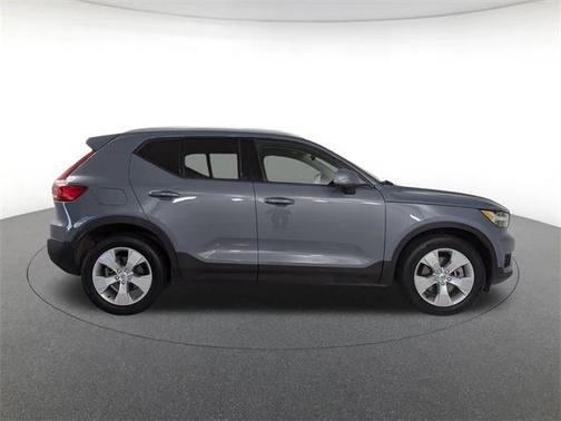 2020 Volvo XC40 T5 Momentum