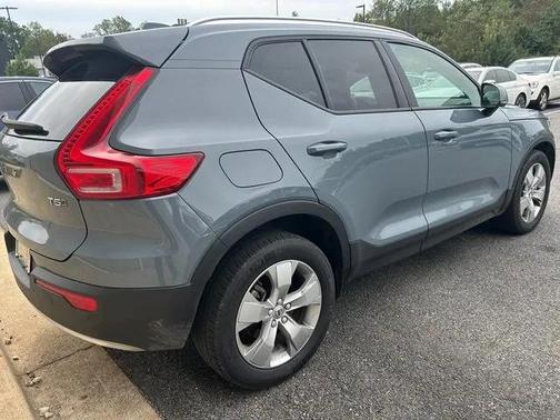 2020 Volvo XC40 T5 Momentum