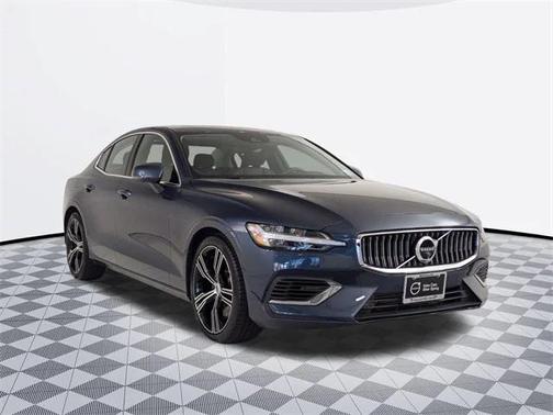 2022 Volvo S60 Recharge Plug-In Hybrid T8 Inscription