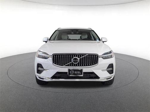 2023 Volvo XC60 Recharge Plug-In Hybrid T8 Plus Bright Theme