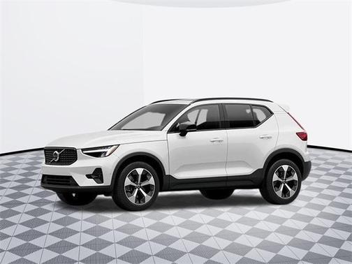 2025 Volvo XC40 B5 Plus Dark Theme