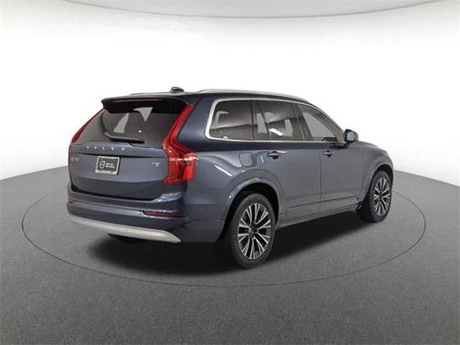 2022 Volvo XC90 T5 Momentum