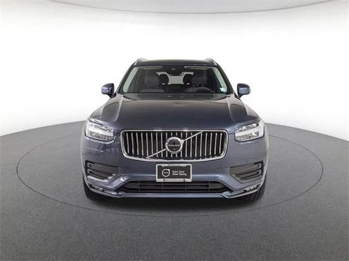 2022 Volvo XC90 T5 Momentum