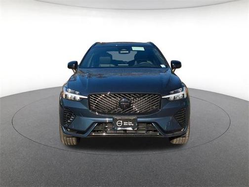 2026 Volvo XC60 Plug-In Hybrid Black Edition Ultra, T8 AWD Electric/Gasoline, Dark