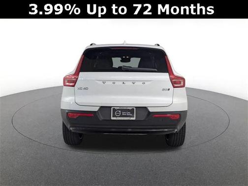 2024 Volvo XC40 B5 Ultimate Dark Theme